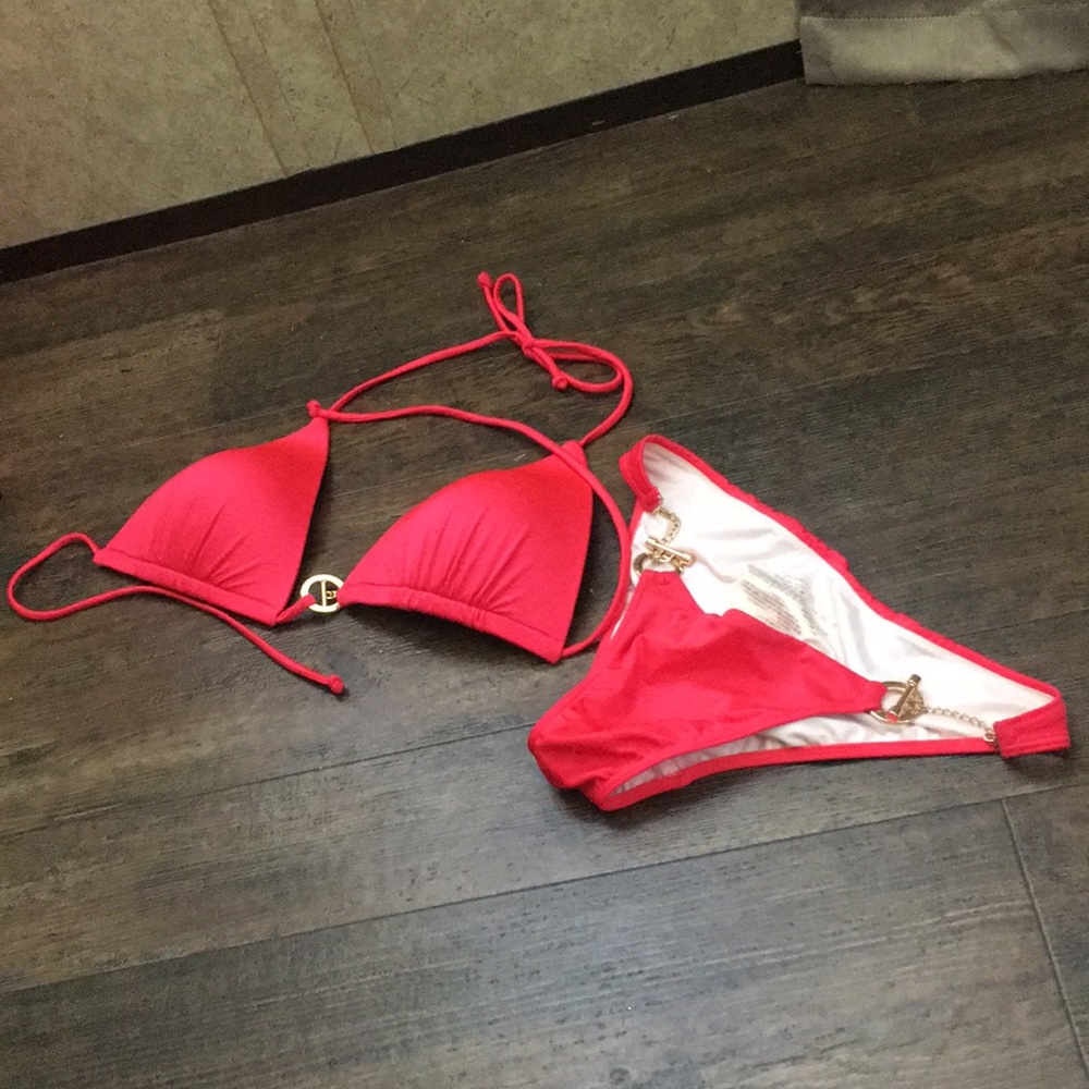 Victoria’s Secret chain bikini